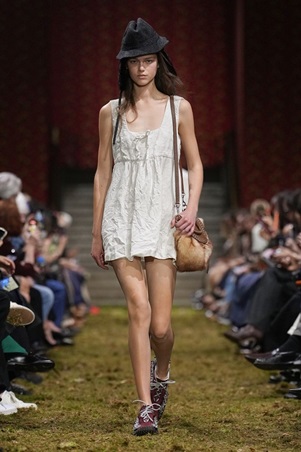 لمسة من الألفينات تعود إلى المنصة